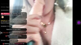 _Marilyn__ touch herself in a cab
