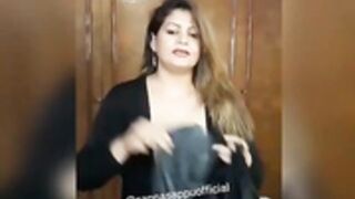 Heavy boobs of Sapna bhabhi