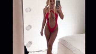 CHLOERICHIE LJ SHORT BUT VERY HOT STORY TEASE IN RED