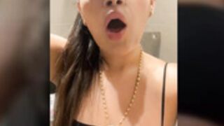 sara_fun manstrubating outdoor in public Toilet 3