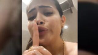 sara_fun manstrubating outdoor in public Toilet 3