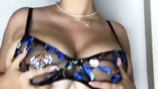 Kikiii Isabella full nude strip