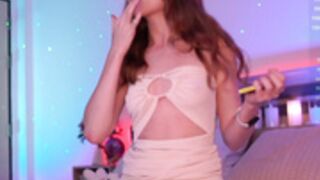 sweetkira555 08.09.2022 show and squirting pt1