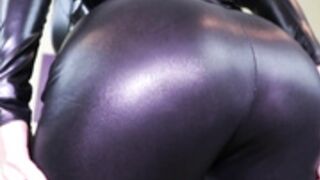 QueenRegina - Worship My Leather Body