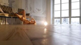 Marta Gromova showing herself