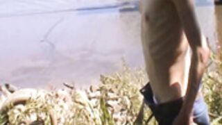 anorexic Suse pose outdoors 8t00408