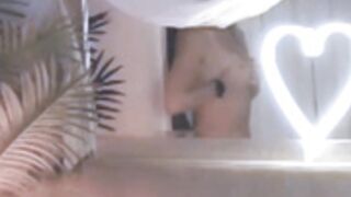 AmyValentine show boobies !!