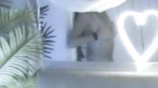 AmyValentine show boobies !!