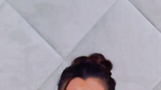 Iris Wright Sexy sneeks