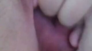 Cami Guzmi masturbandose