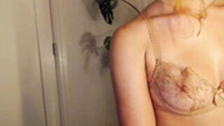 Raspberryallie show naked 6