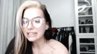 CubbiXoXo Takes Bra Off And Fondles Boobs