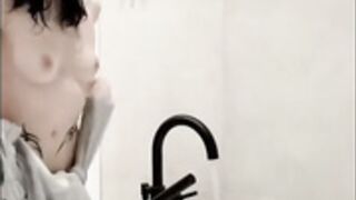 HannahOwO taking a bath POV OnlyFansPPV