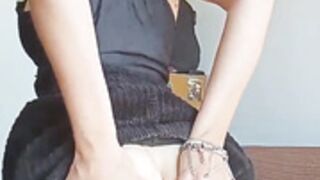 sexjeux italian hot girl spreading ass