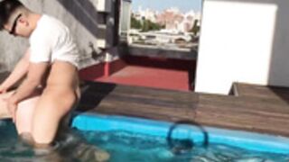 Día de bronceado termina en rica cogida frente a los ve