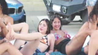 {LESBIAN} Ggmansion Show & Tickle Feet 15-09-2022