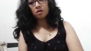 Sexy indian sexyniharika live masturbate