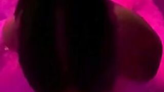 Lucyskkrr ia la muie este se fute în piscina