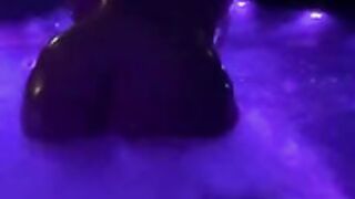 Lucyskkrr ia la muie este se fute în piscina