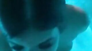 Lucyskkrr ia la muie este se fute în piscina