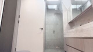 Dainty Wilder - Squirting over the sink