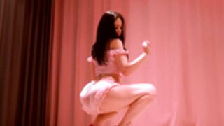 Ari cookie twerk dance