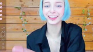 Lit1le_Kitty_ sucking deep throats dildo