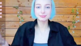 Lit1le_Kitty_ sucking deep throats dildo