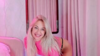 _Mia_Cute_ orgasm with dildo 31 years old hot cute mom