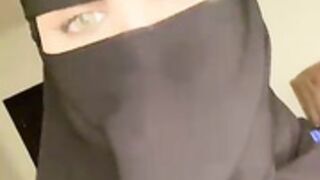 arab flashing titties
