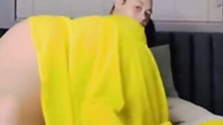 Russialit Twerking and playing with her pussy