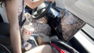 Jameliz jerks off her boyfriend's cock