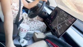 Jameliz jerks off her boyfriend's cock