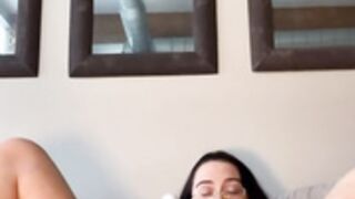 Kirsten dunn / KeeKeeramone