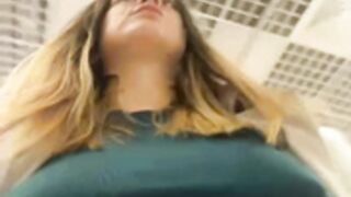 Puzdosia show pussy in the mall stripchat