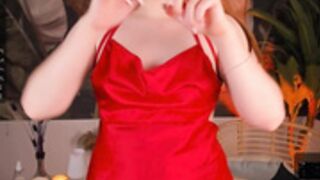 luna_frei downblouse oops tit flash