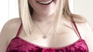 ROSIKARTERKISS BOOBS