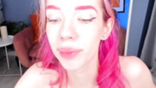 leeloo_quenby shows all, even tampon lol 2/4