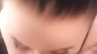 Svensk tjej suger kuk 3