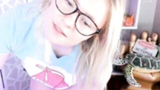 Asiri_Ocean playing with her flaps 2