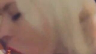 Flor Bruckner se chupa un pito