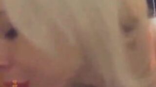 Flor Bruckner se chupa un pito