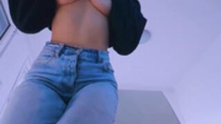 lIIlIIum underboob & booty tease