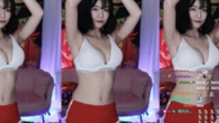 Twitch berry0314 - MOMMAE Dance