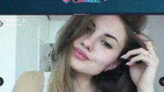 SUPERBE BRUNE SUR COOMEET QUI L A NUE,?