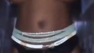 Poupee mimi con sus grandes tetas
