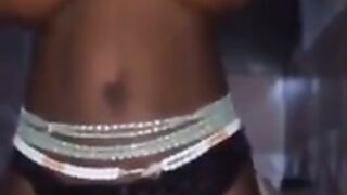 Poupee mimi con sus grandes tetas