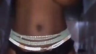 Poupee mimi con sus grandes tetas