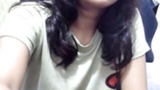 pooja-100 pussy play