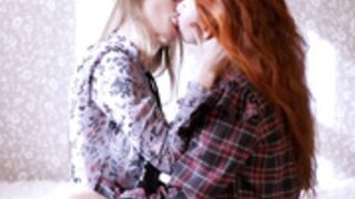 Поцелуй с языком двух девушек 5 минут без паузы